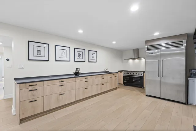 $2,699,000 | 2110 Pfingsten Road, Northbrook, IL 60062