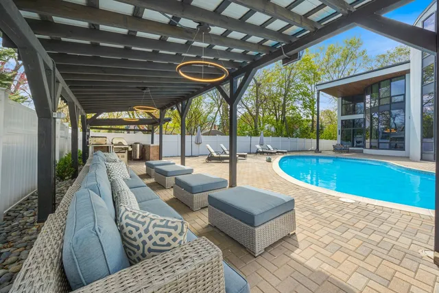 $2,699,000 | 2110 Pfingsten Road, Northbrook, IL 60062