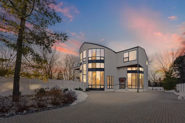 $2,699,000 | 2110 Pfingsten Road, Northbrook, IL 60062