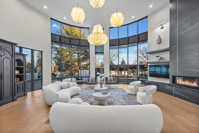 $2,699,000 | 2110 Pfingsten Road, Northbrook, IL 60062