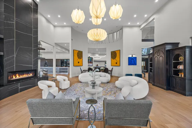 $2,699,000 | 2110 Pfingsten Road, Northbrook, IL 60062