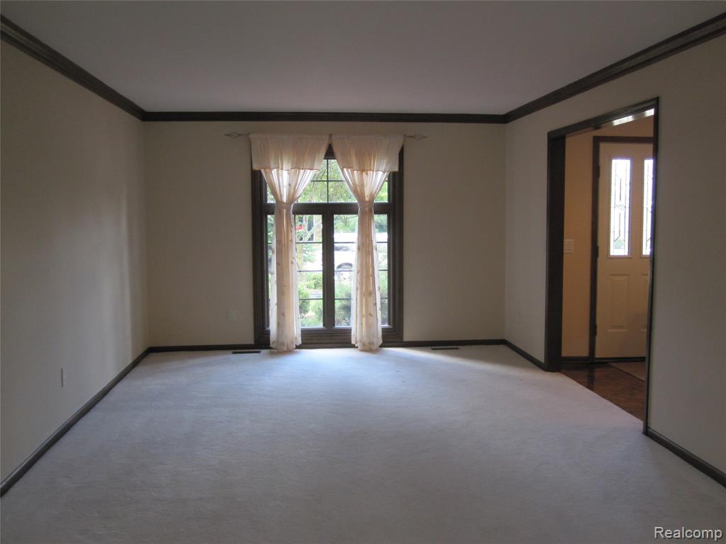 396 Shellbourne Drive Rochester, MI 48309 - Photo 9 of 14