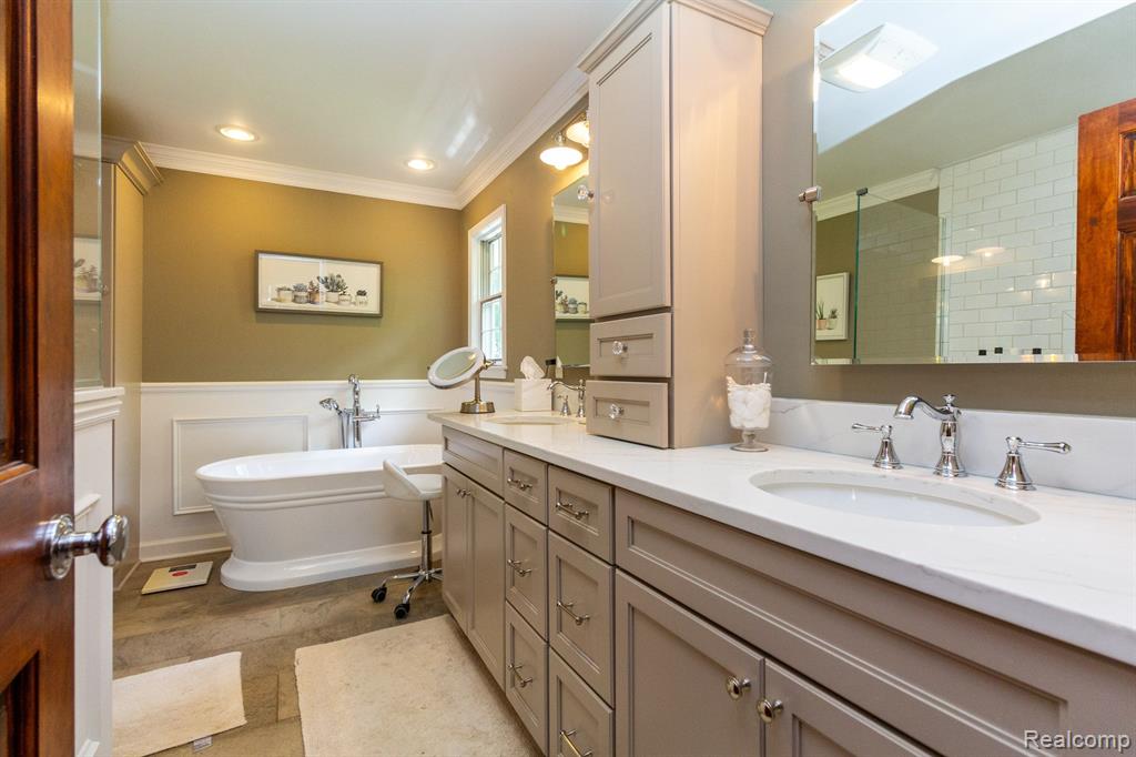 18159 Meridian Road Grosse Ile, MI 48138 - Photo 24 of 66