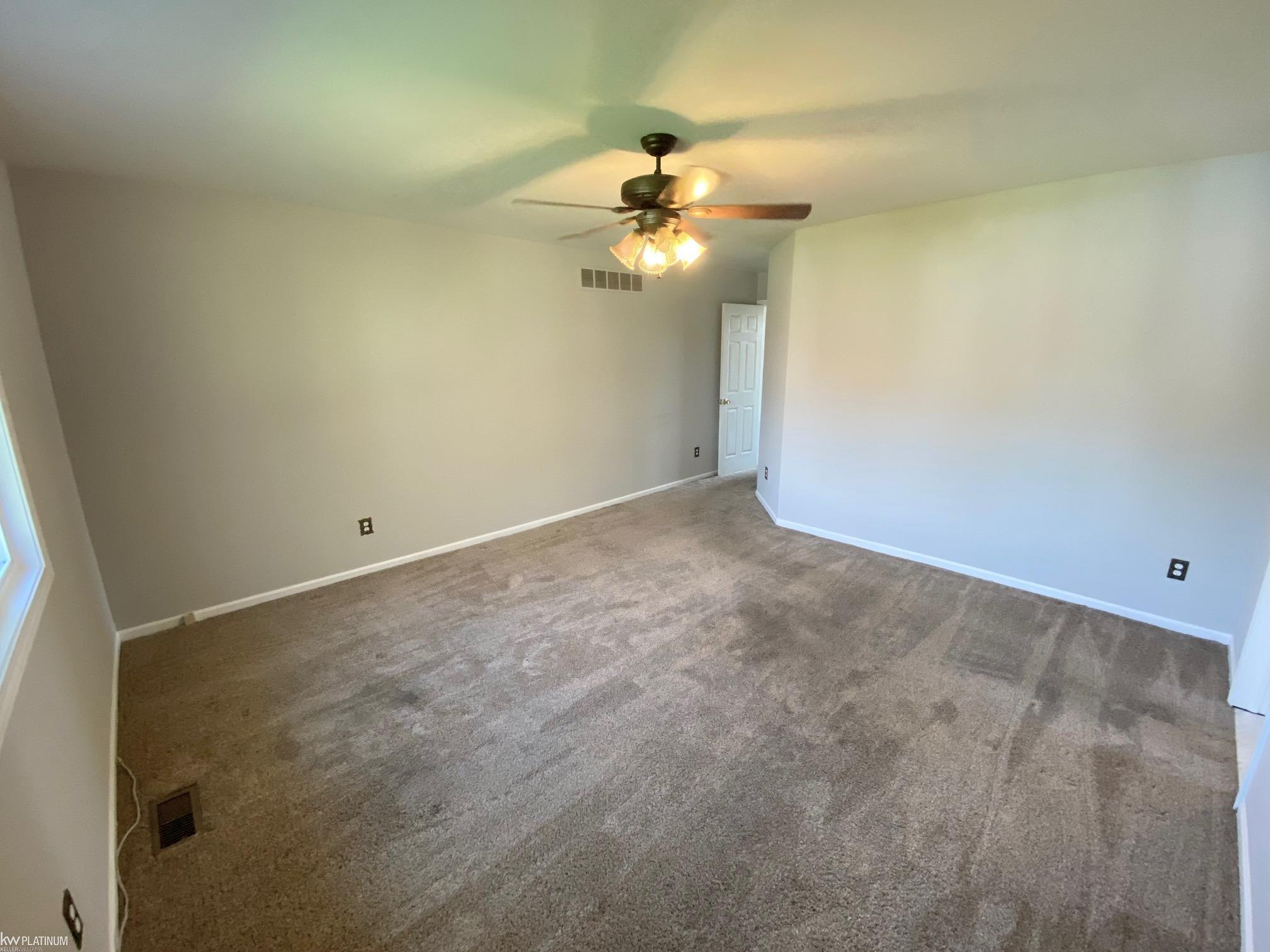 51827 Lillian Road New Baltimore, MI 48047 - Photo 31 of 46 50121085-30.JPG