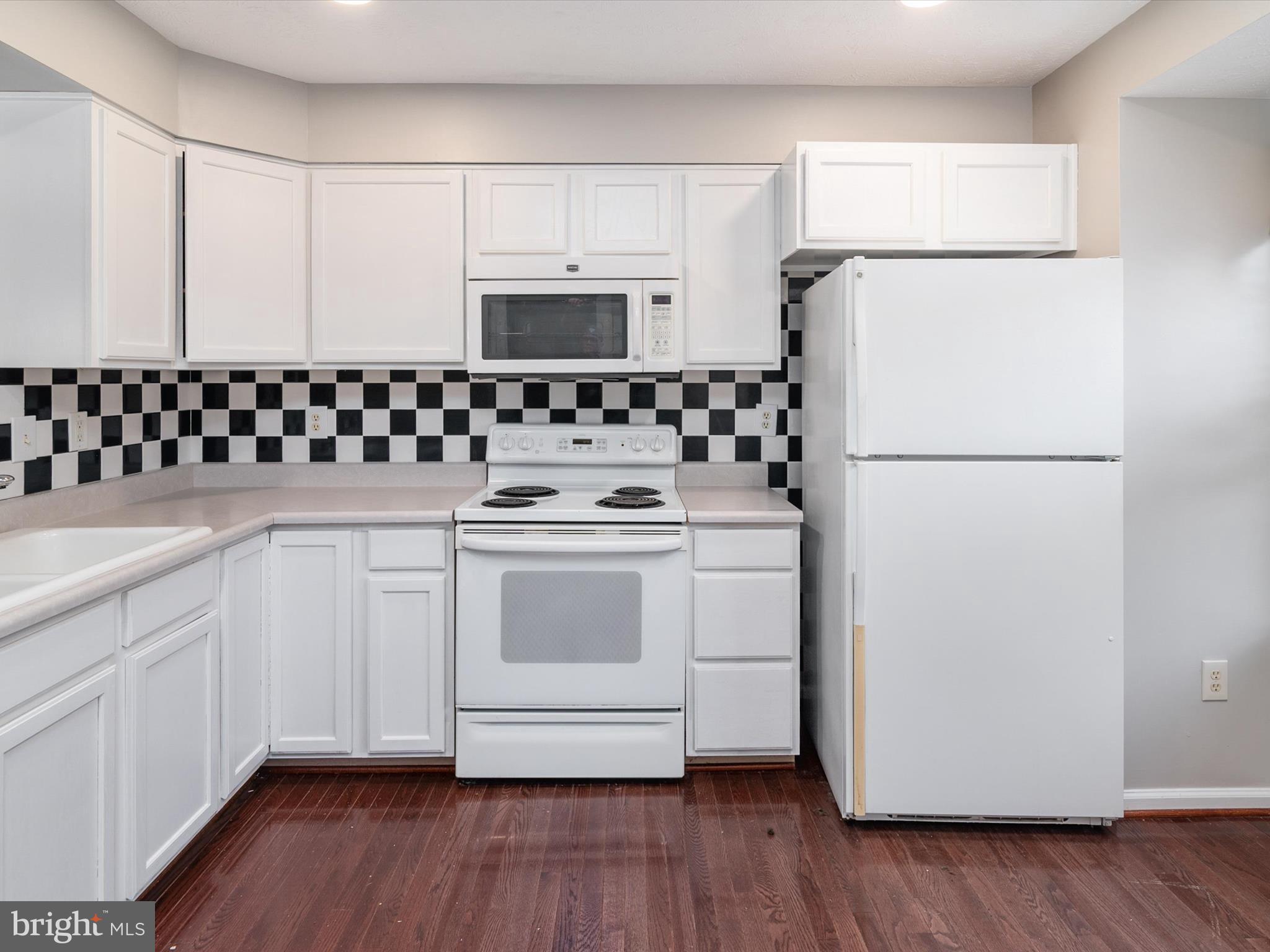 8107 Gray Stone Lane Pasadena, MD 21122 - Photo 6 of 34