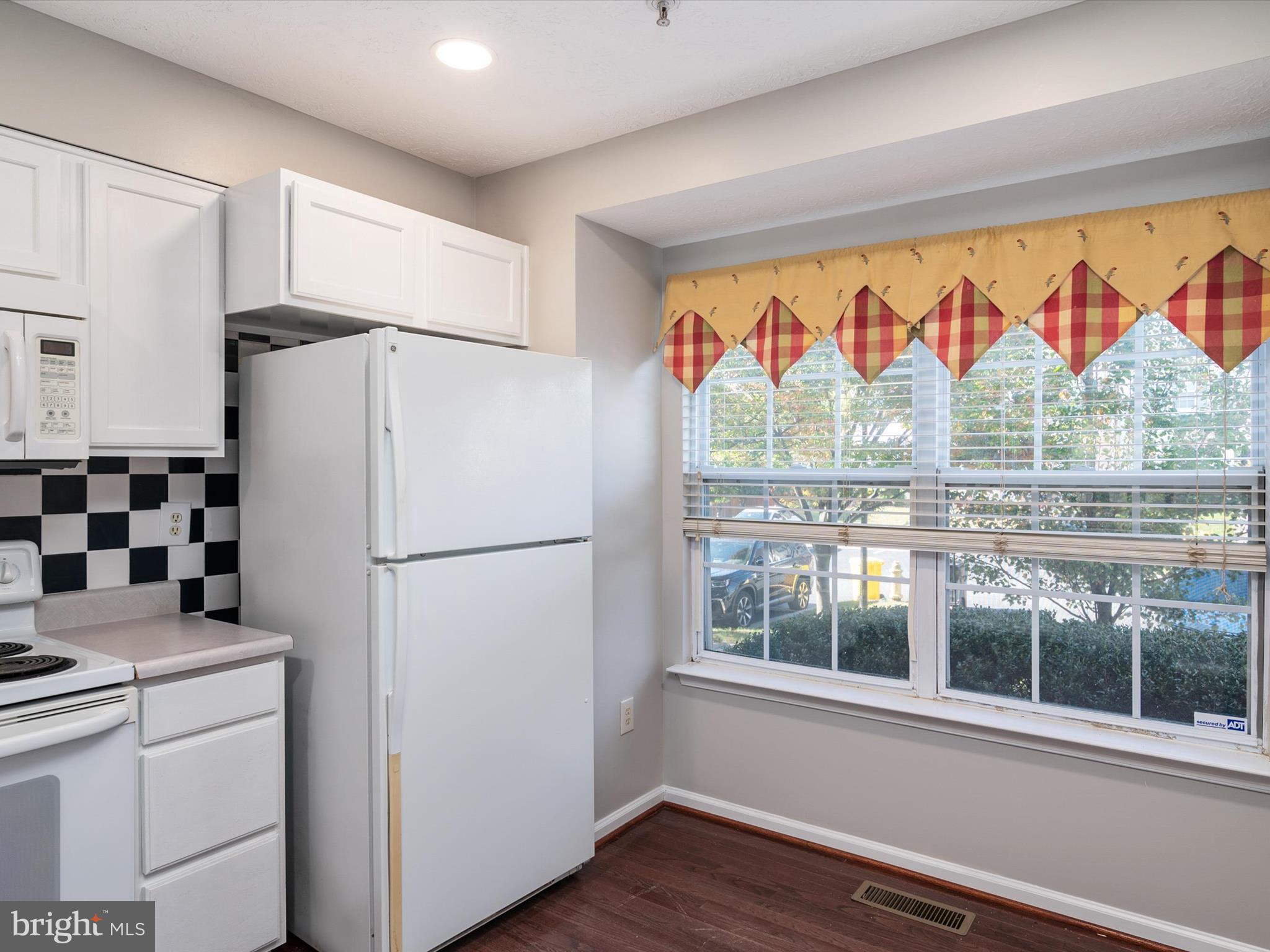 8107 Gray Stone Lane Pasadena, MD 21122 - Photo 7 of 34