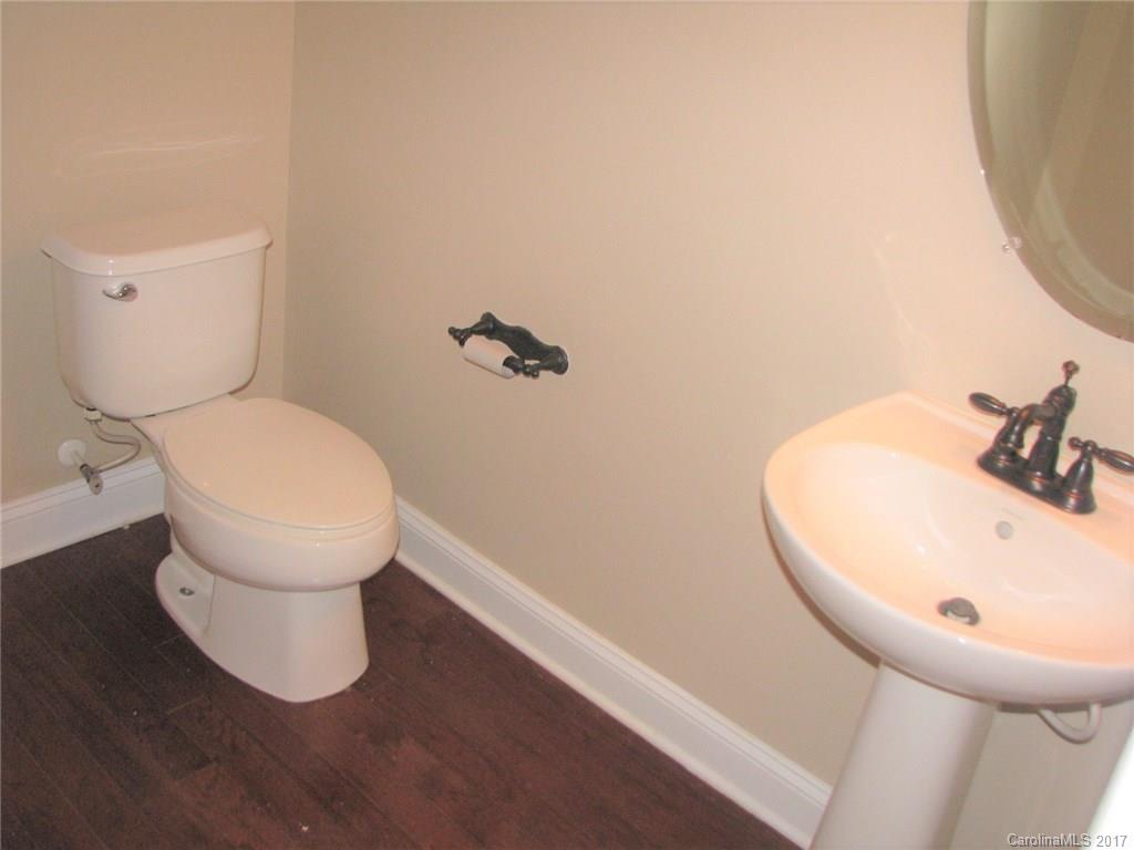6527 Ridgeview Commons Drive Charlotte, NC 28269 - Photo 8 of 19 Gallery Image 8