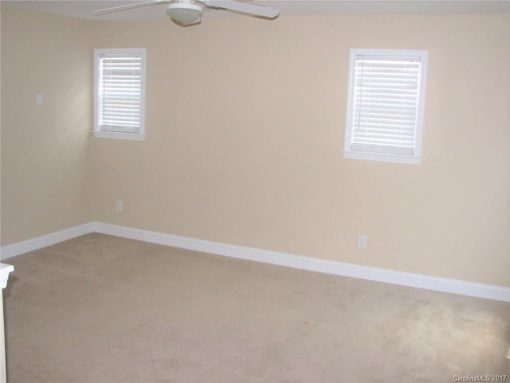 6527 Ridgeview Commons Drive Charlotte, NC 28269 - Photo 9 of 19 Gallery Image 9