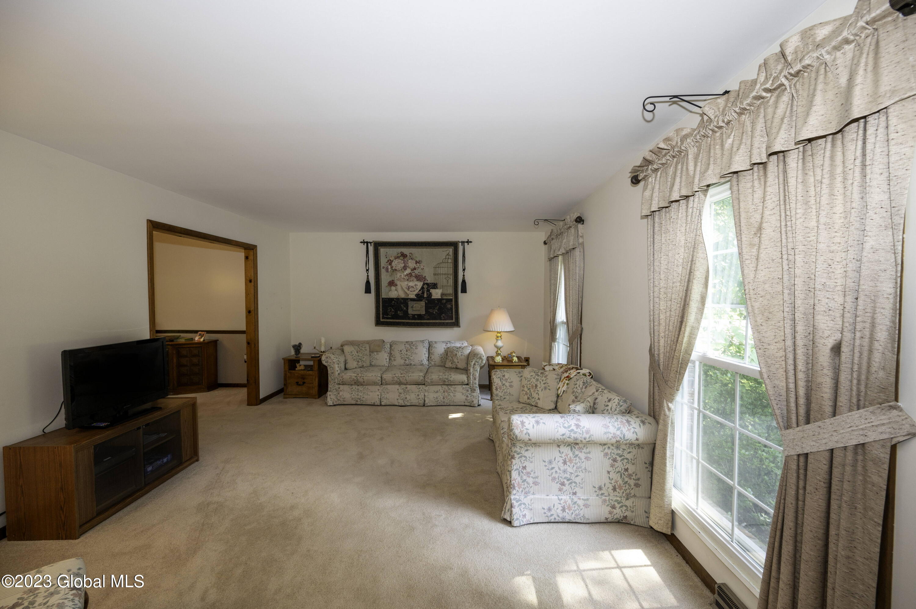 27 Round Table Road Saratoga Springs, NY 12866 - Photo 14 of 47 living room 1