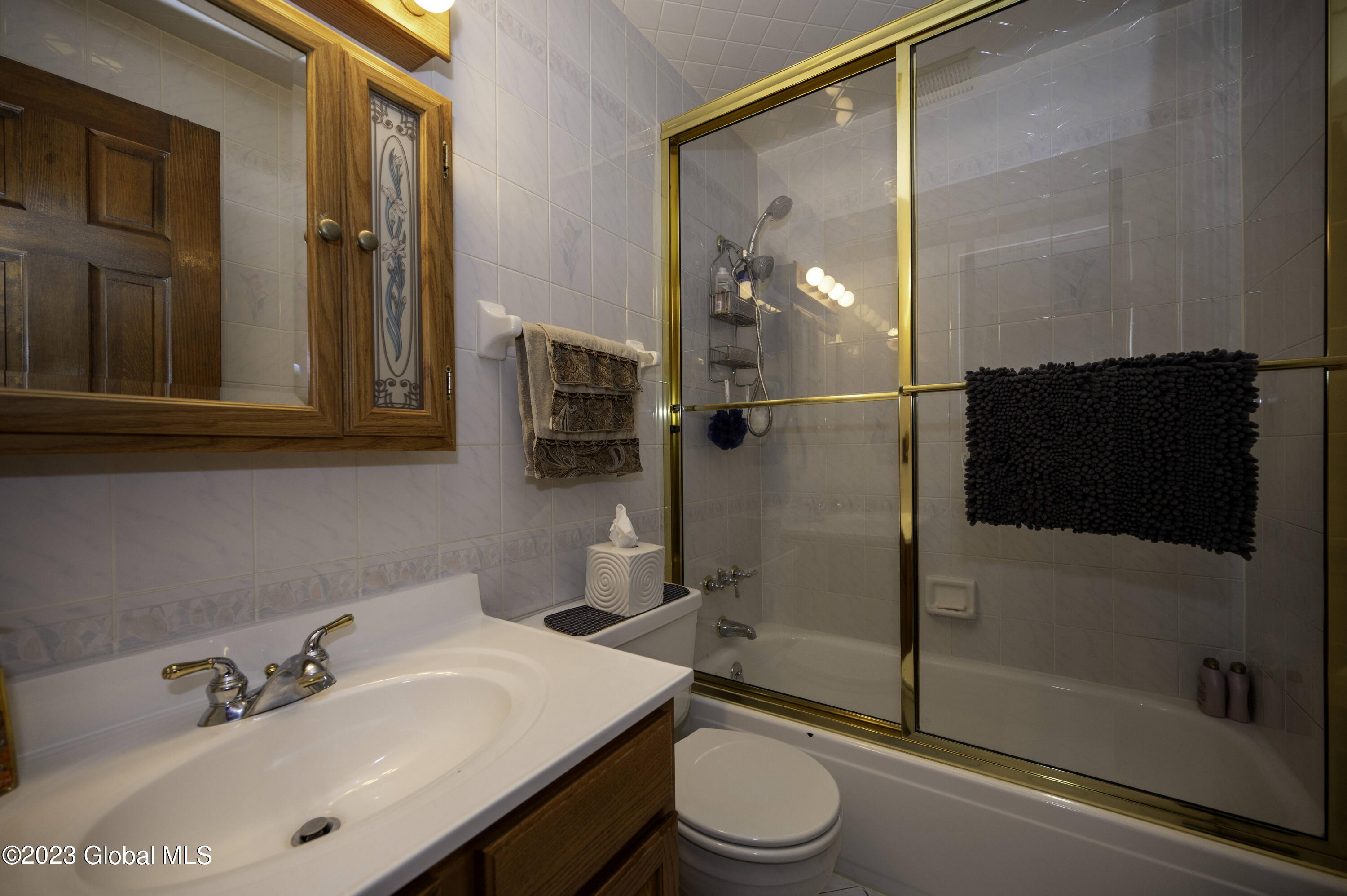 27 Round Table Road Saratoga Springs, NY 12866 - Photo 21 of 47 primary bath