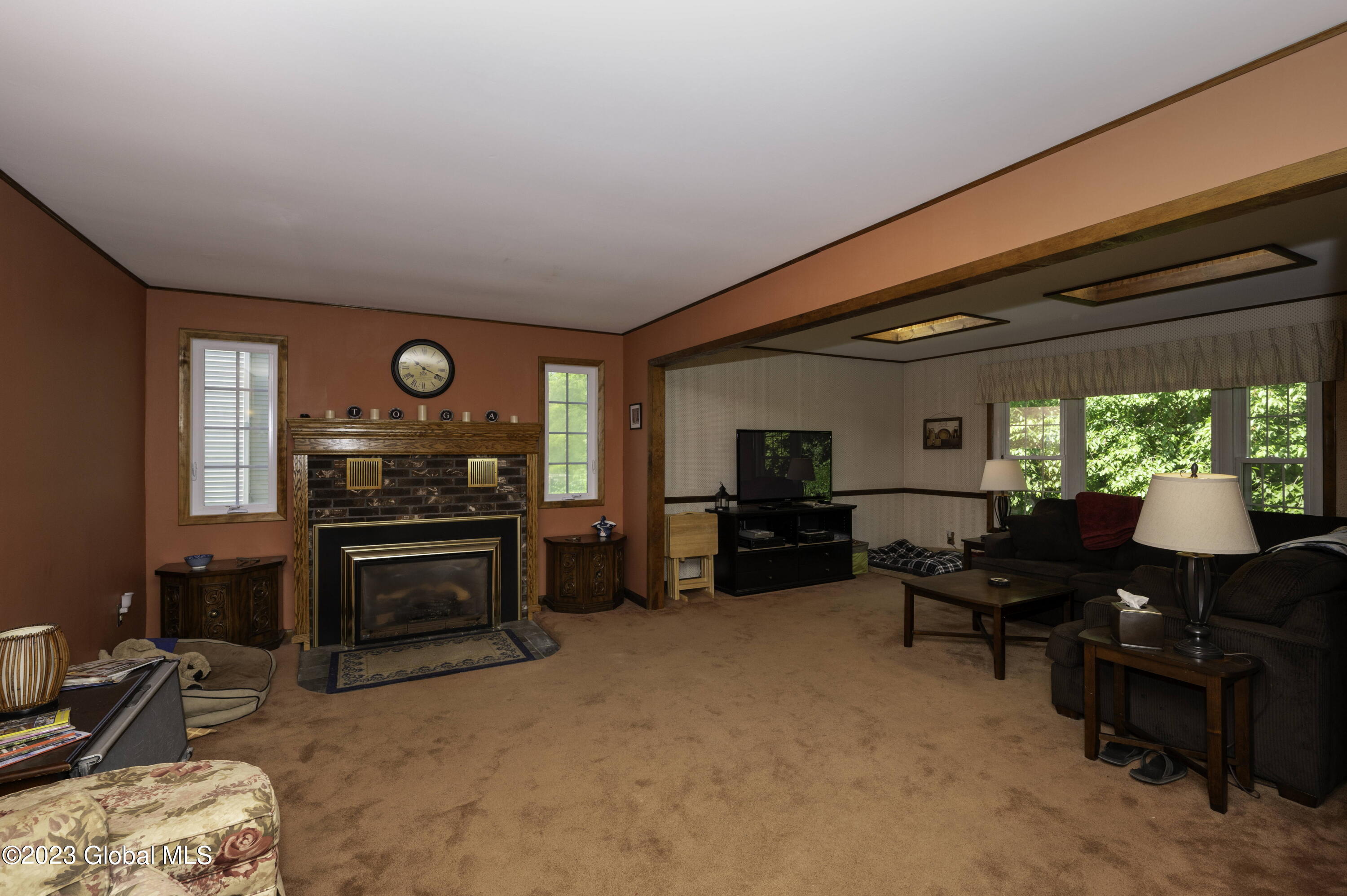 27 Round Table Road Saratoga Springs, NY 12866 - Photo 8 of 47 family room 1