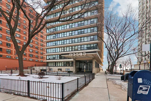 $2,980 | 5801 North Sheridan Road, Unit 3D, Chicago, IL 60660