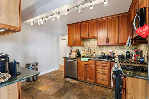 $2,980 | 5801 North Sheridan Road, Unit 3D, Chicago, IL 60660