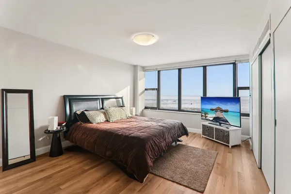 $2,980 | 5801 North Sheridan Road, Unit 3D, Chicago, IL 60660