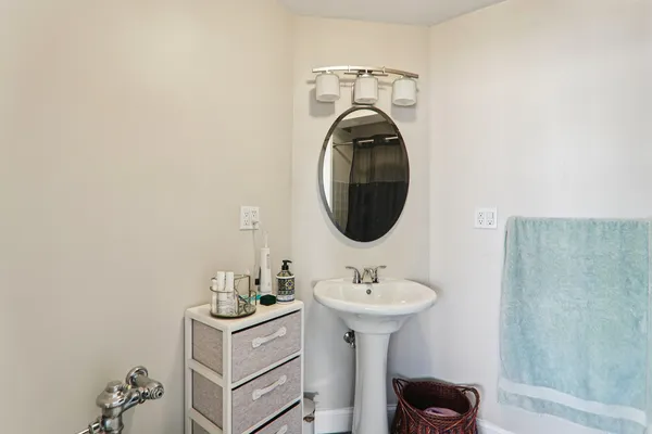 $2,980 | 5801 North Sheridan Road, Unit 3D, Chicago, IL 60660