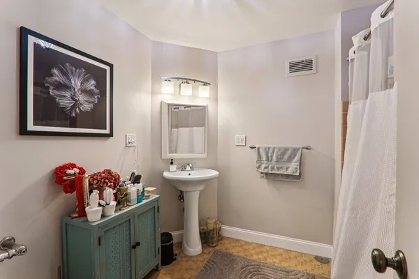 $2,980 | 5801 North Sheridan Road, Unit 3D, Chicago, IL 60660