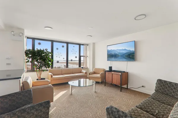 $2,980 | 5801 North Sheridan Road, Unit 3D, Chicago, IL 60660