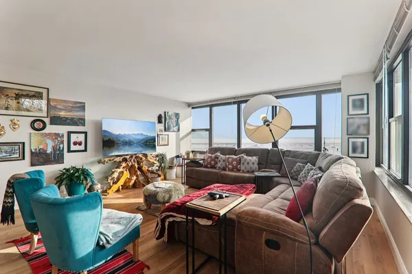 $2,980 | 5801 North Sheridan Road, Unit 3D, Chicago, IL 60660