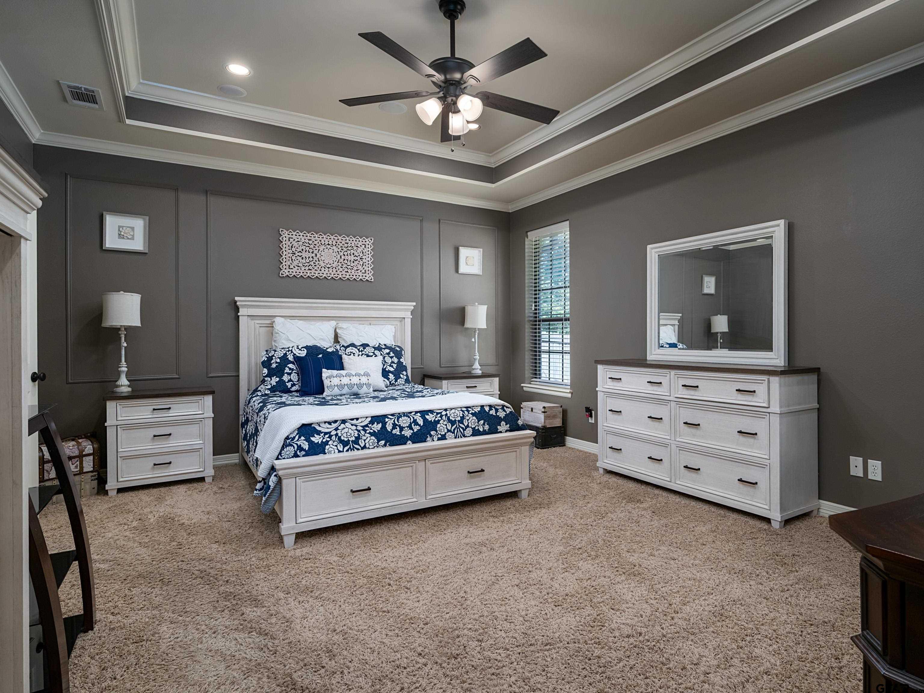19560 Sandhill Lane Flint, TX 75762 - Photo 15 of 35 a bedroom with a bed and a dresser
