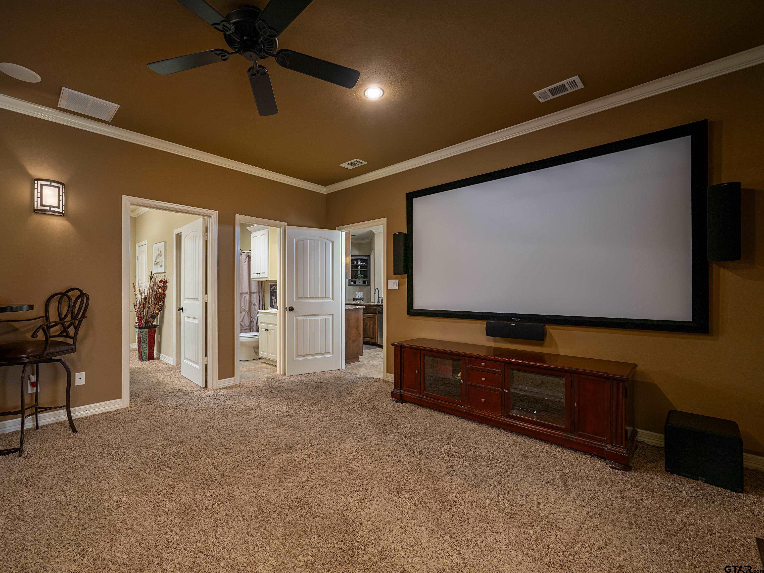 19560 Sandhill Lane Flint, TX 75762 - Photo 22 of 35 a room with furniture and screen