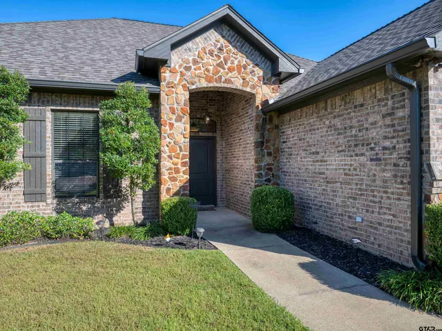 $485,000 | 19560 Sandhill Lane, Flint, TX 75762
