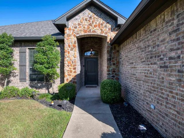 $485,000 | 19560 Sandhill Lane, Flint, TX 75762
