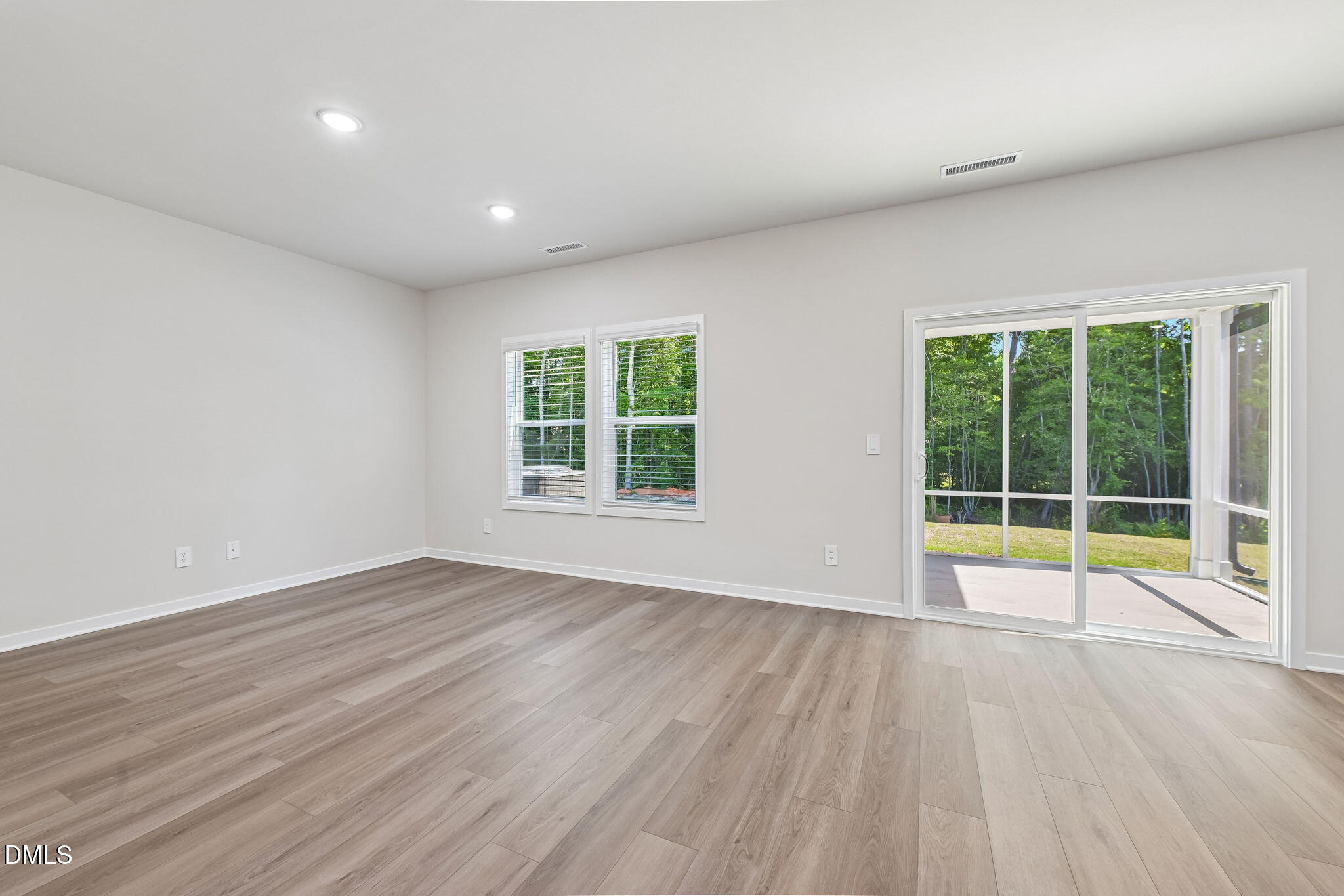 563 Hunter Way Clayton, NC 27520 - Photo 9 of 39 6 - Living Room