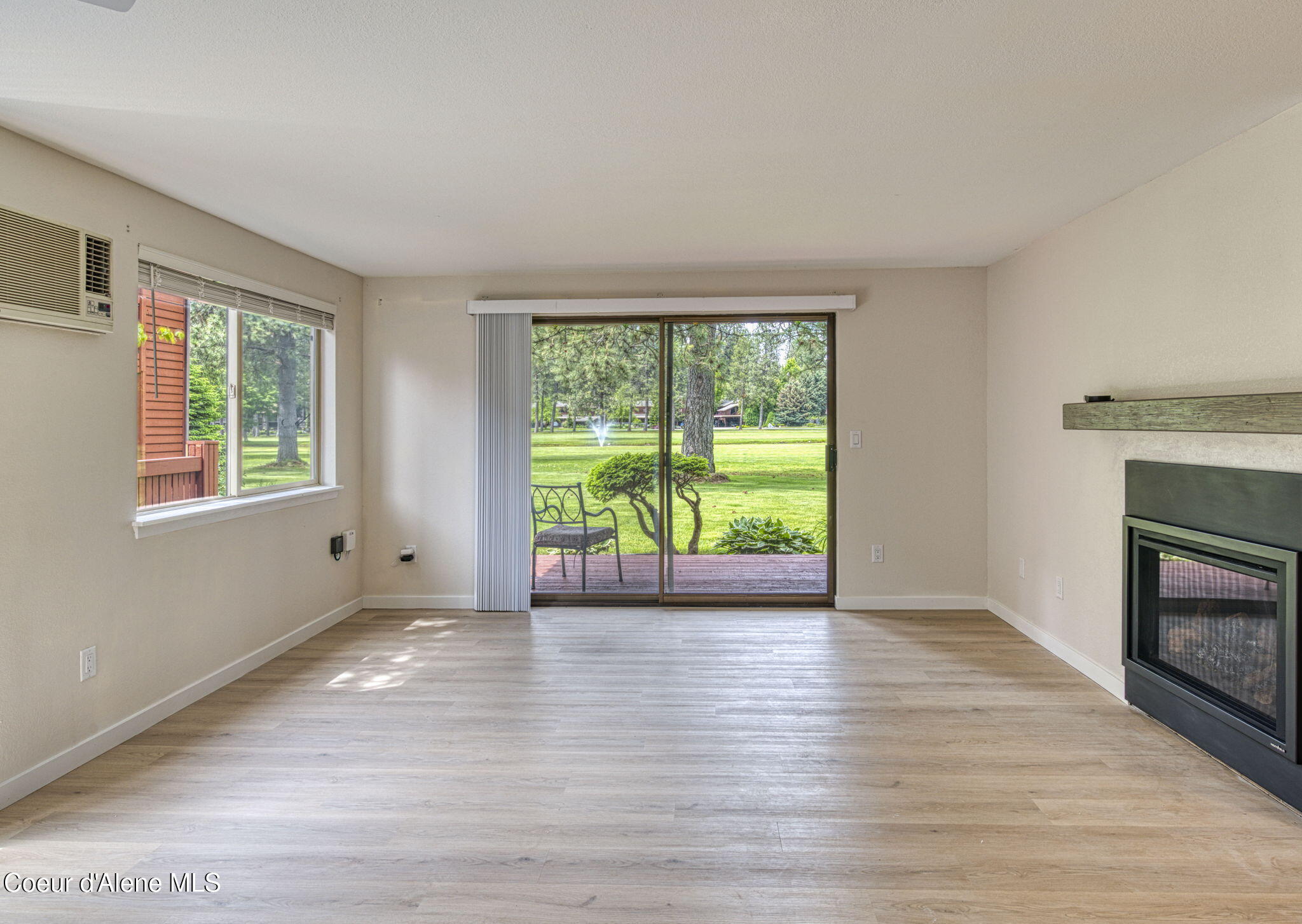 5299 West Green Court, Unit 2 Rathdrum, ID 83858 - Photo 13 of 49 Living Room