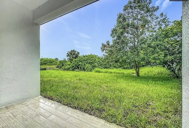 a view of a house with a backyard