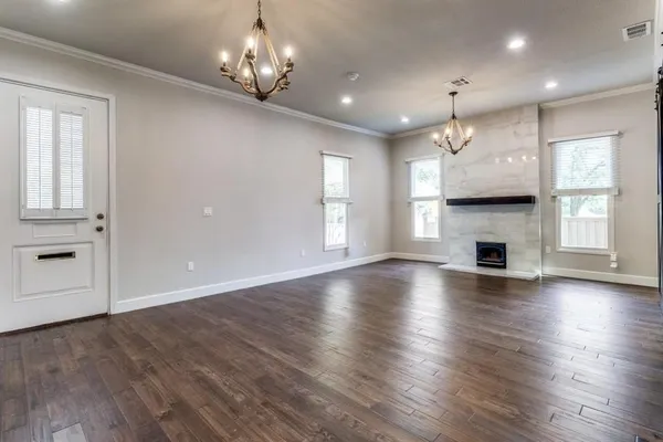 $4,500 | 608 South Dooley Street, Grapevine, TX 76051