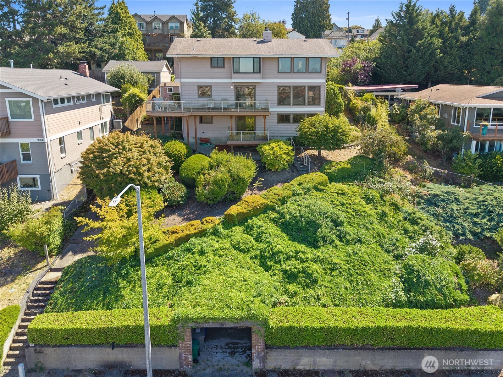714 Cedar Avenue South Renton, WA 98057 - Photo 1 of 40 Gallery Image 1