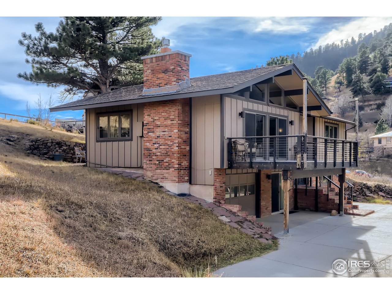 a house view with a outdoor space