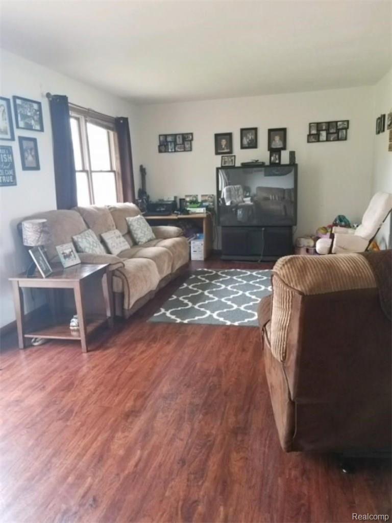 6541 Severance Road Cass City, MI 48726 - Photo 11 of 25 Another view of the living room.