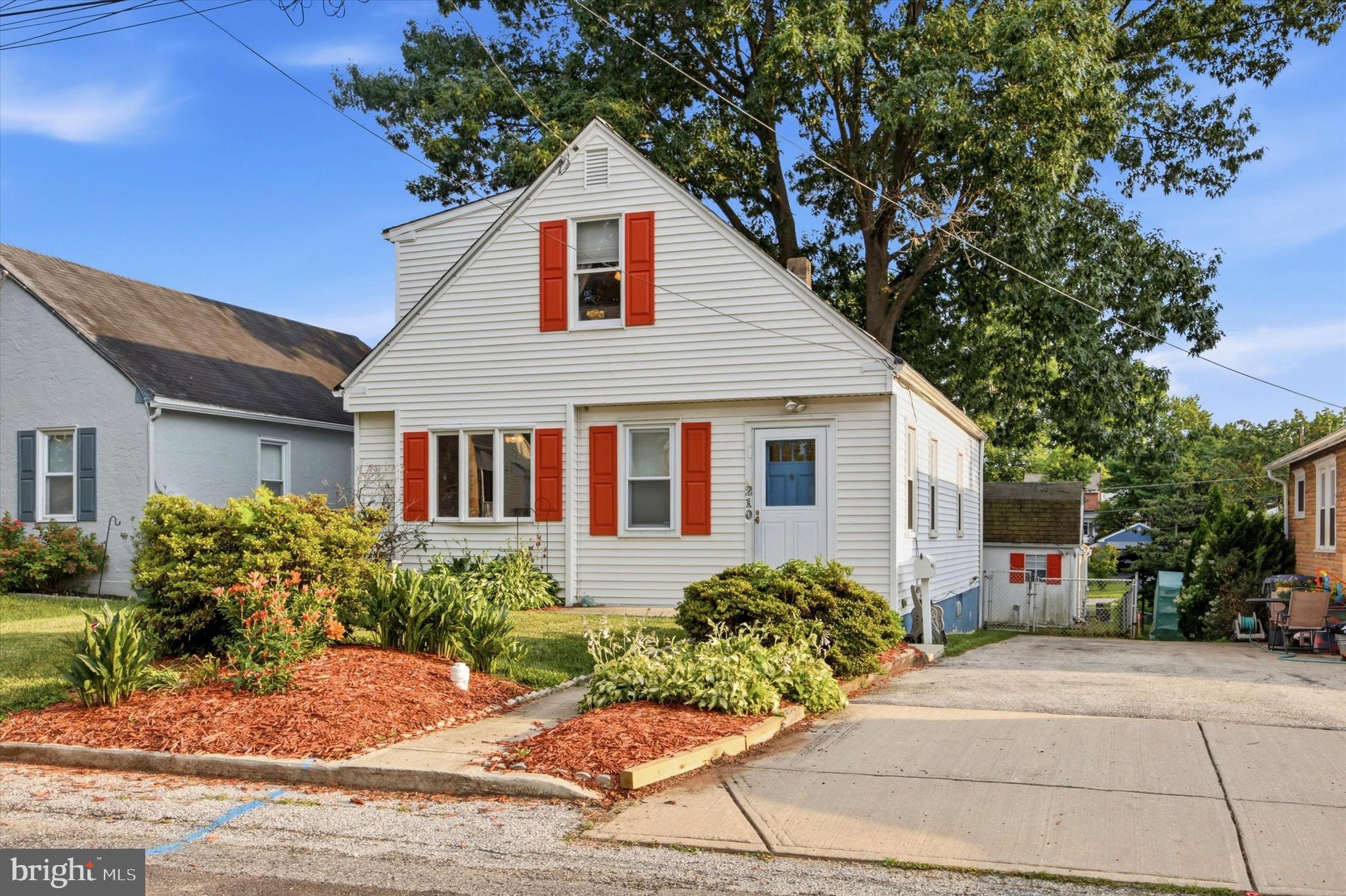 210 Walnut Road Wallingford, PA 19086 - Photo 2 of 30