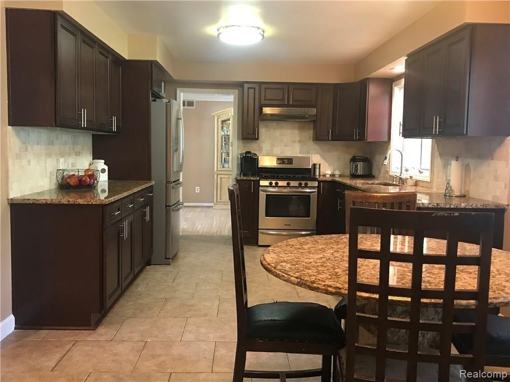 1609 Deerhurst Lane Rochester Hills, MI 48307 - Photo 18 of 38