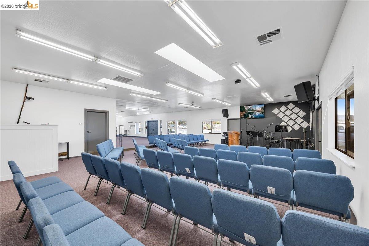 14326 Tuolumne Road Sonora, CA 95370 - Photo 22 of 48 a view of a dining room with furniture