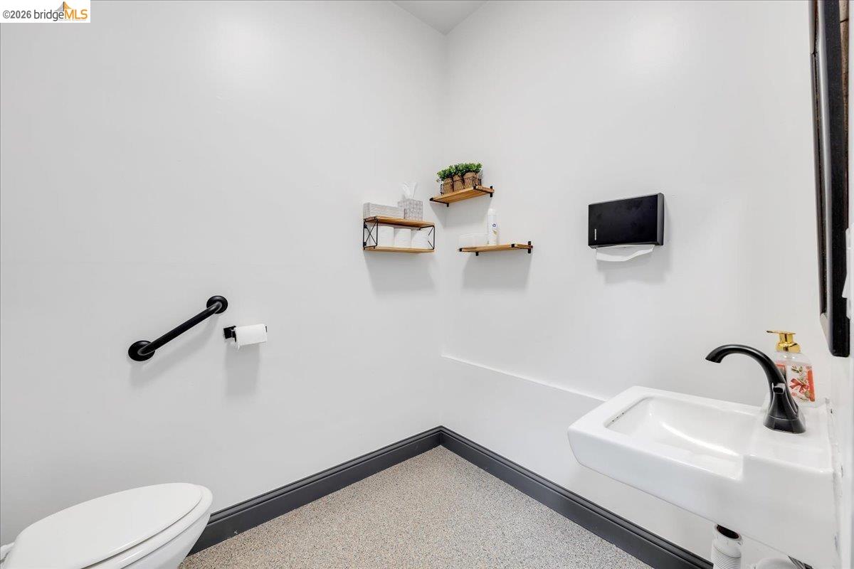 14326 Tuolumne Road Sonora, CA 95370 - Photo 31 of 48 a bathroom with a sink and a mirror