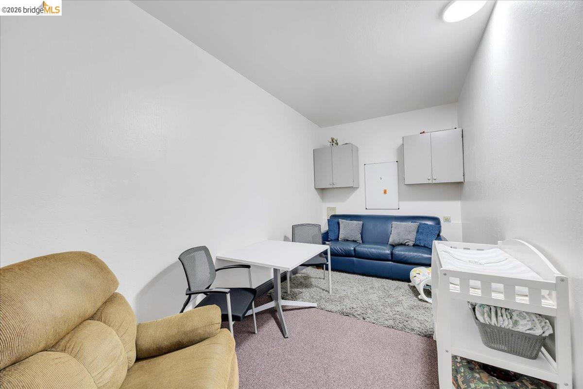 14326 Tuolumne Road Sonora, CA 95370 - Photo 33 of 48 a living room with furniture and a couch