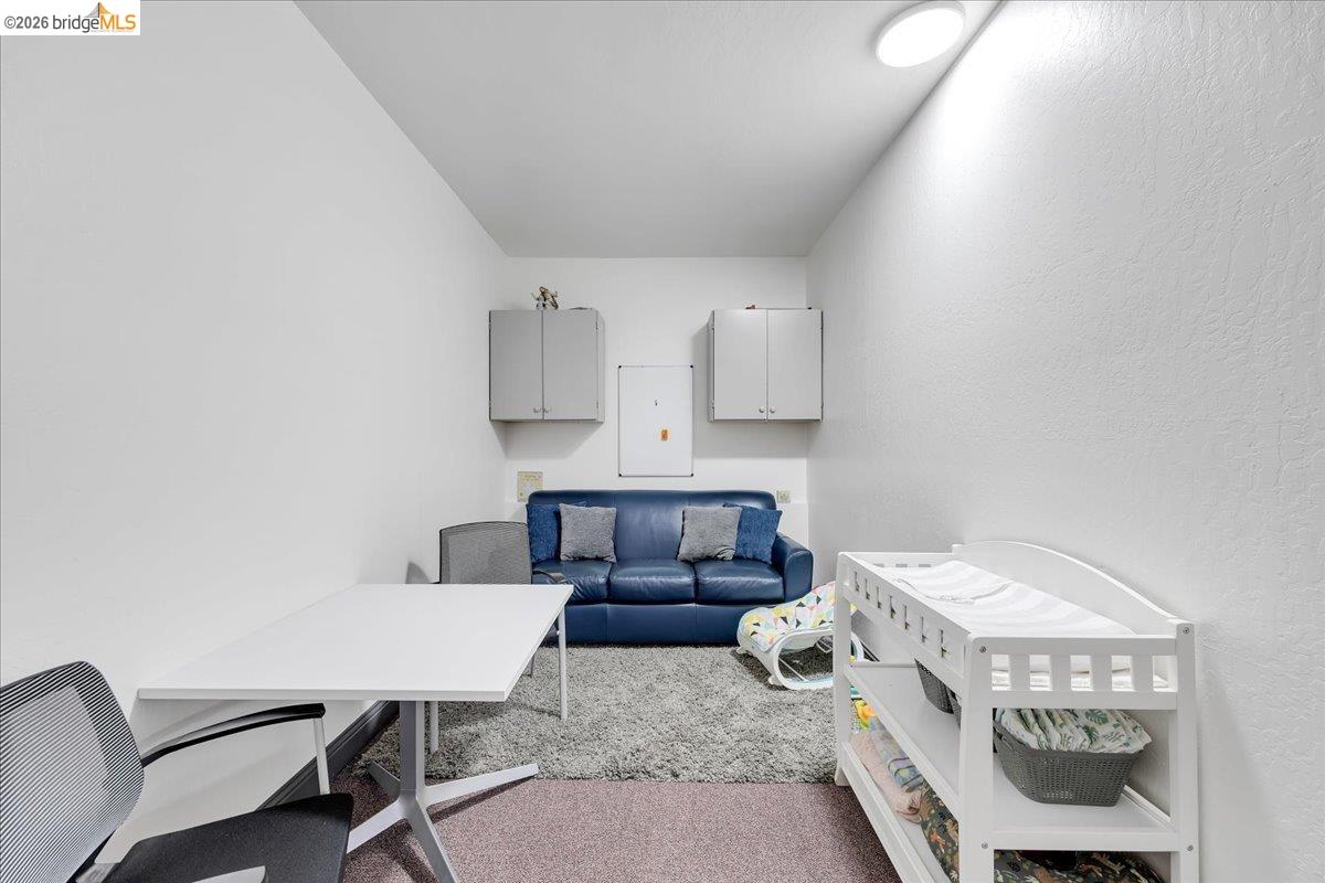 14326 Tuolumne Road Sonora, CA 95370 - Photo 34 of 48 a living room with furniture and a table