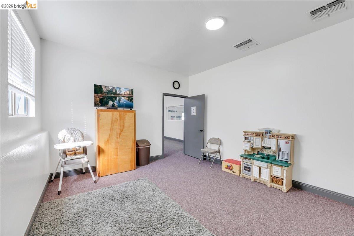 14326 Tuolumne Road Sonora, CA 95370 - Photo 36 of 48 a living room with furniture and a table