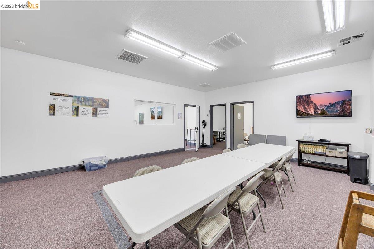14326 Tuolumne Road Sonora, CA 95370 - Photo 38 of 48 a living room with furniture and a table