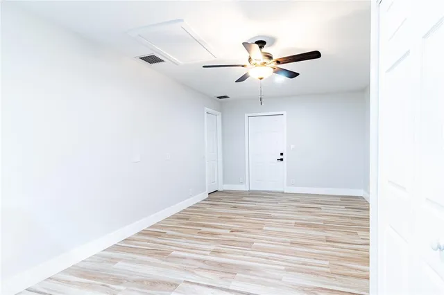 a view of empty room with ceiling fan
