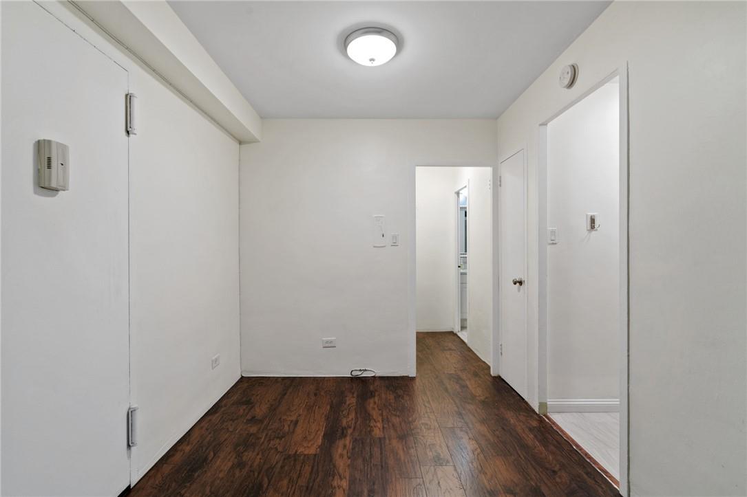 40 Sutton Place, Unit 4D Manhattan, NY 10022 - Photo 4 of 10 Foyer
