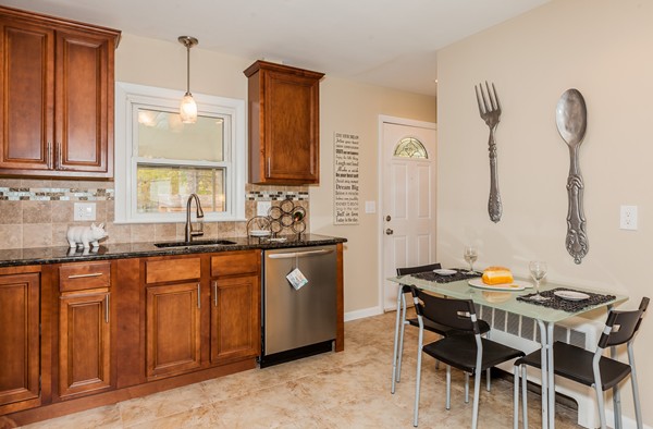 43 Southern Road Springfield, MA 01129 - Photo 9 of 29 Gallery Image 9