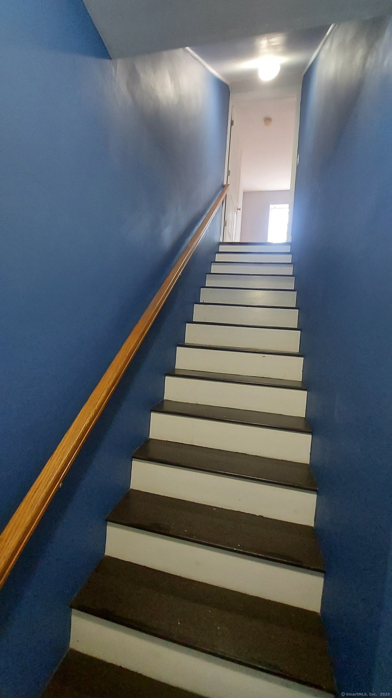 10 Hillcrest Street, Unit B Norwich, CT 06360 - Photo 11 of 34 a view of entryway