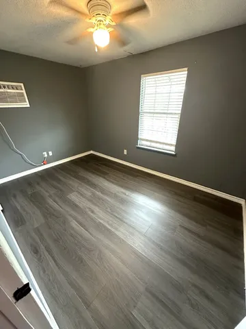 $1,650 | 309 South 3rd Street, Unit B, Highlands, TX 77562