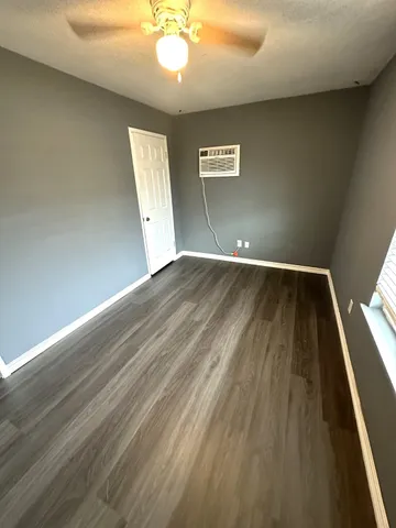 $1,650 | 309 South 3rd Street, Unit B, Highlands, TX 77562