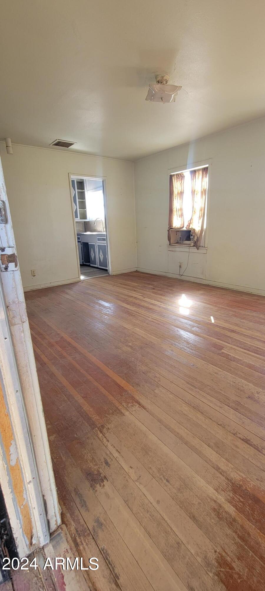 855 Main Street Superior, AZ 85173 - Photo 5 of 20 20241002_140912