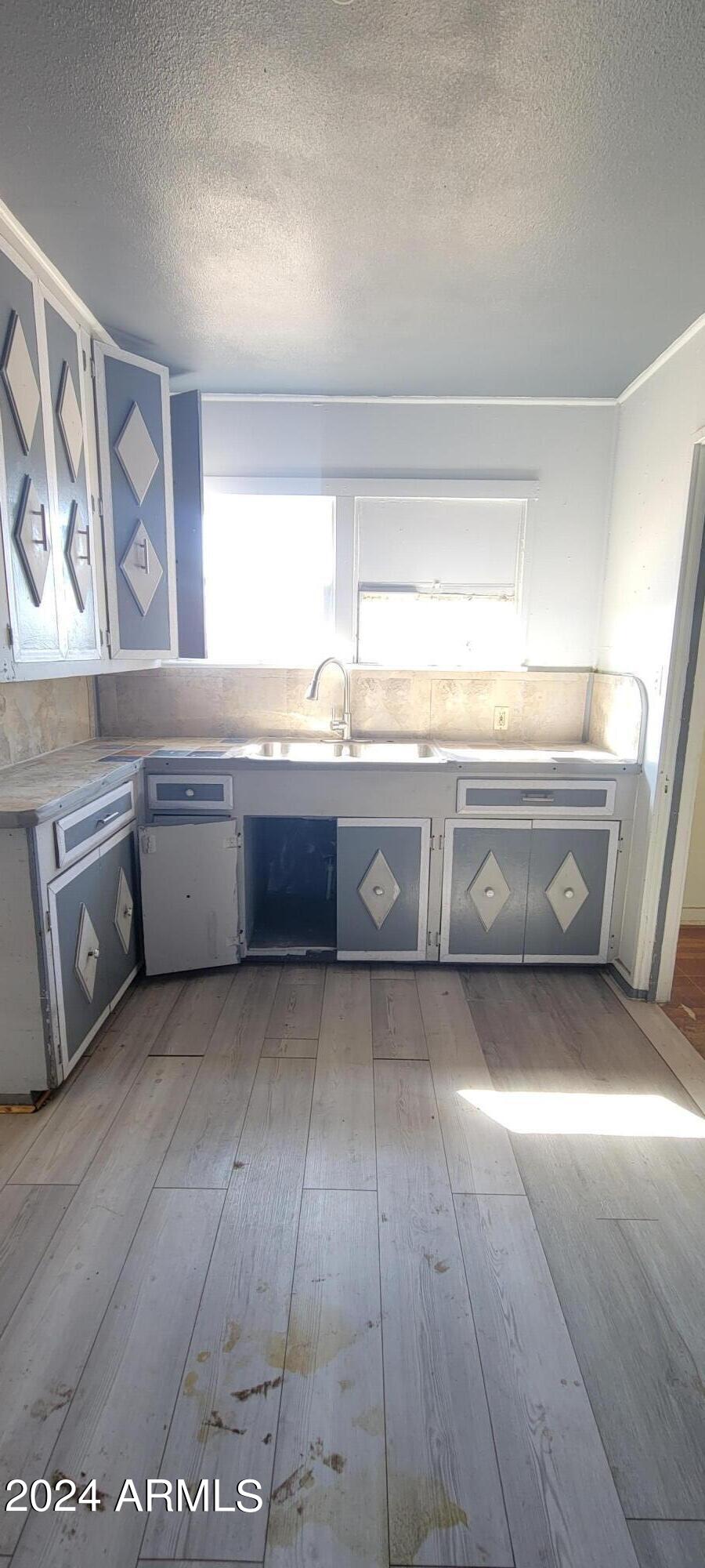 855 Main Street Superior, AZ 85173 - Photo 6 of 20 20241002_140947