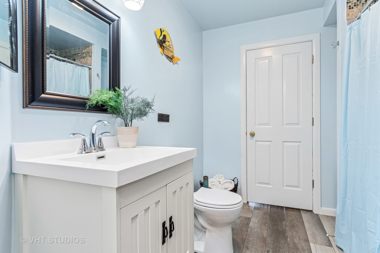 62 Foxhurst Lane Newark, IL 60541 - Photo 22 of 36 a bathroom with a toilet a sink and mirror